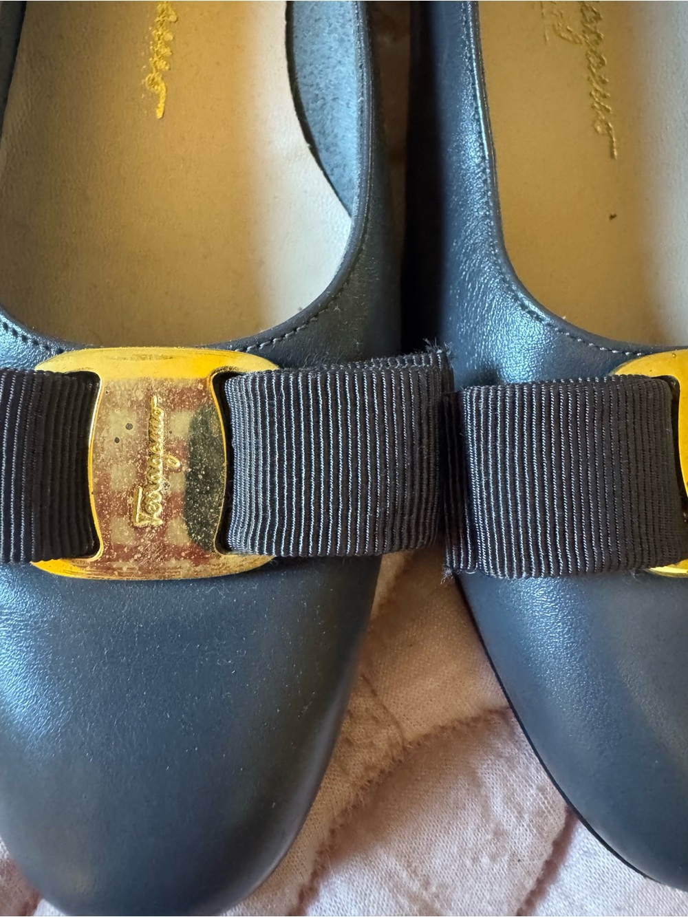Ferragamo bow kitten heel shoes - Picture 2 of 7